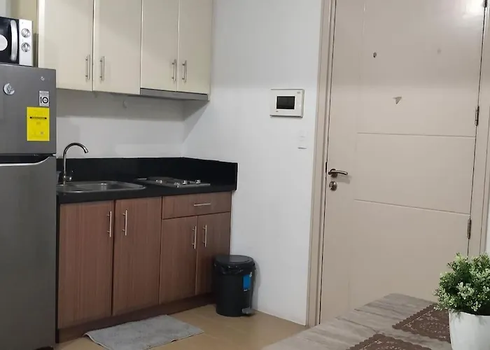 Unit Near Naia Terminal 3 *